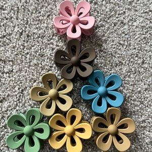 Floral hair clips! Pack of 7!